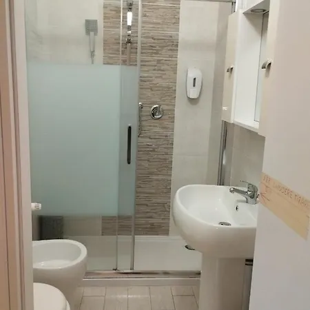 Da Lea 3* بولونيا